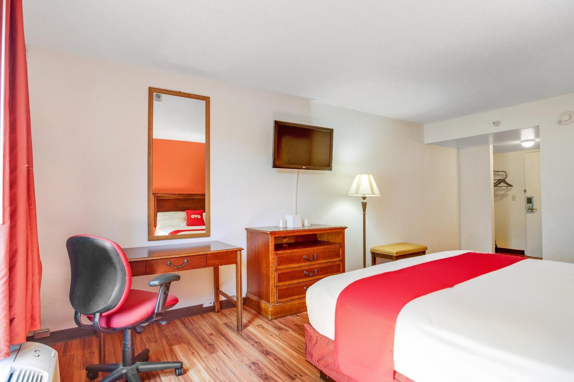 Oyo Hotel Mona Lake Маскигон Екстериор снимка